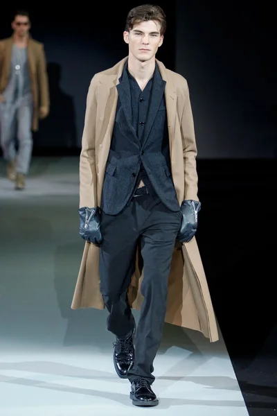Look 25